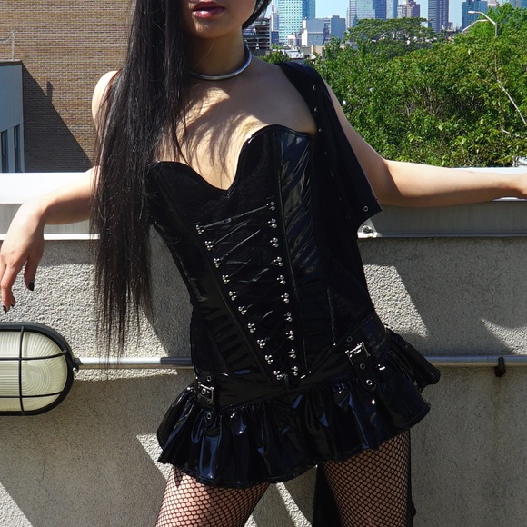 Lace Corset and Mini Skirt Set - Picture 2 of 6